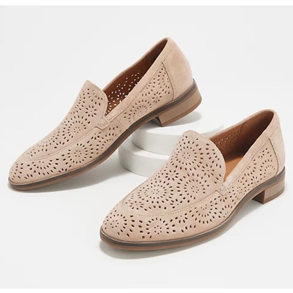 NIB Clarks Trish Calla Sand Suede Smoking Loafer Flats Perforated 8M 39 - Picture 12 of 12